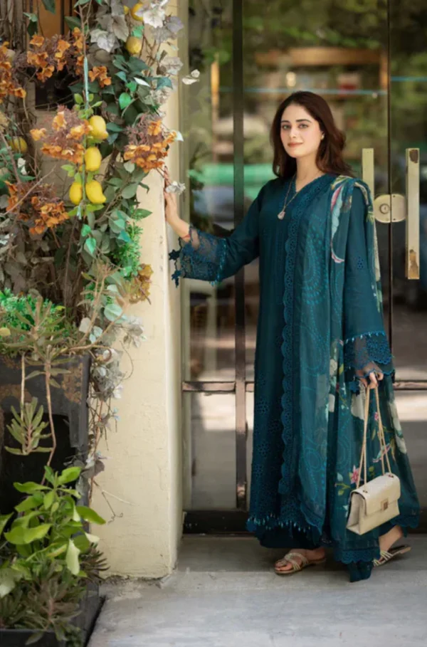 Mushq Luxury Dhanak 3-Piece Suit with Pashmina Shawl – Winter 2025 Exclusive - Image 5
