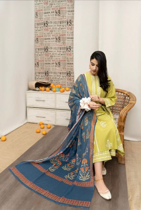 Asim Jofa Luxury 3-Piece Lawn Suit – 2025 Summer Collection