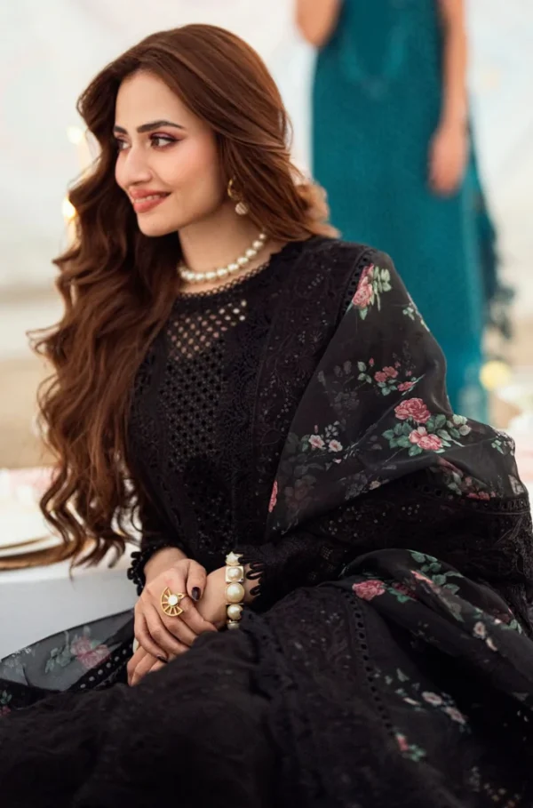 Nureh Winter 2025 – Premium Dhanak Suit 🔥 - Image 2