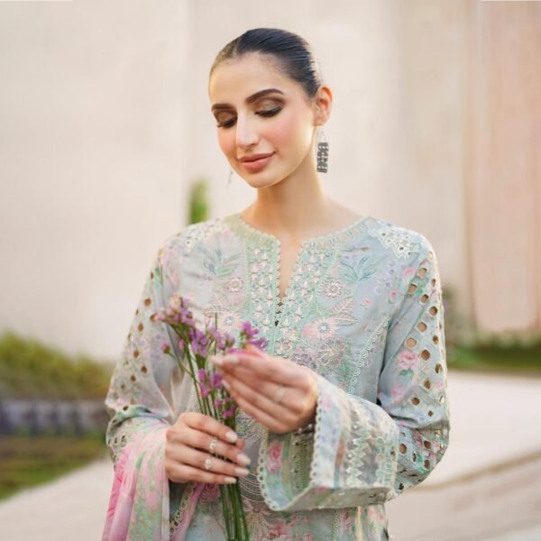 💫 Iznik Winter Charm – Khaddar Collection 2K25